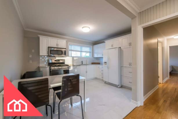 107 Hilliard Ave., Unit A, Ottawa ON K2E 6C5