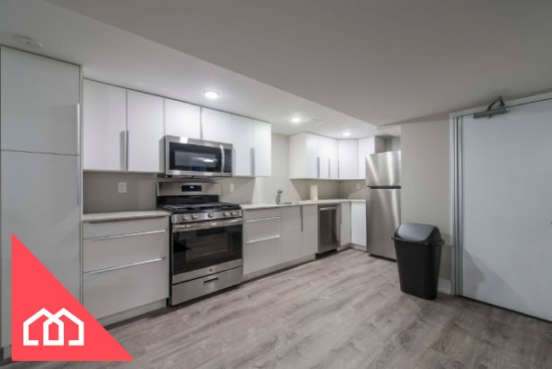 107 Hilliard Ave., Unit B, Ottawa ON K2E 6C5